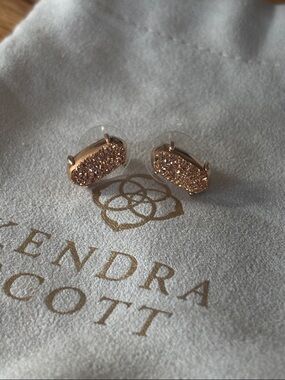 New Kendra Scott Betty gold druzy new with dust bag